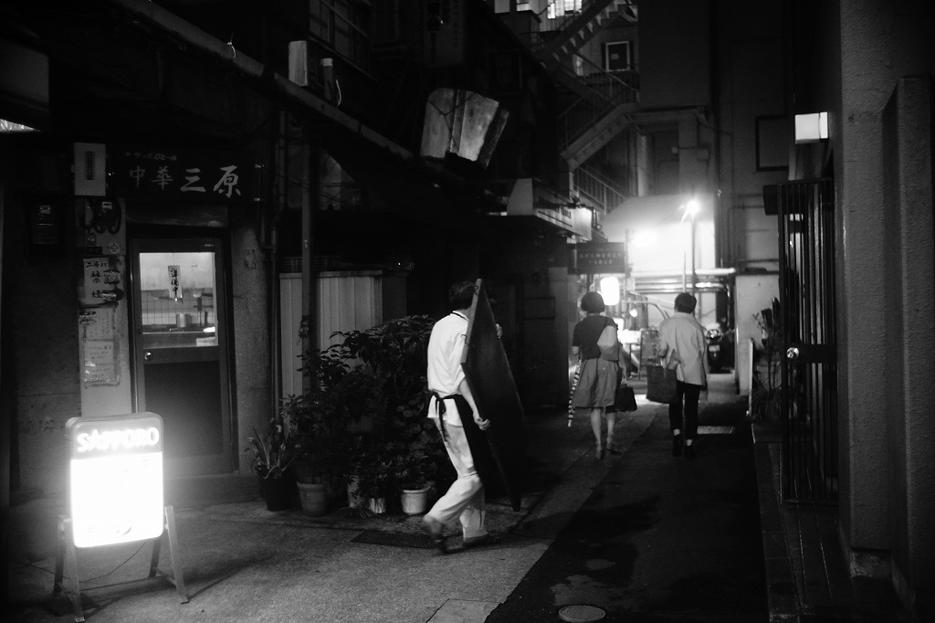 fineweather_har's tweet photo. 銀座/夜
SONYα7 + P.Angenieux Paris Type R1 35mm f2.5 https://t.co/kaNx1KUhS3