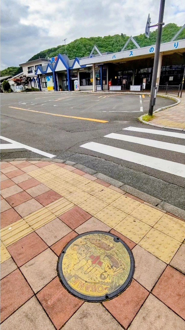 meaculpax3's tweet photo. 小浜駅
#OBAMA
#さばトラななちゃん
#若狭ふぐ
#人魚
#蘇洞門
#OBAMAバーガー
#小浜市
#下水道マンホールふたデザインコンテスト
#localguides
#tankensurujapan
#manholecover
#manhotalk
#路上観察
#やはり野におけ人孔蓋
#マンホールの蓋
#下を向いて歩こう
#オフタミスト https://t.co/q21cV37cRl