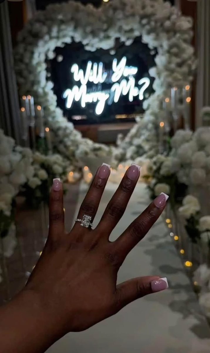 DiaryyOfCatt's tweet photo. Patiently waiting on my turn 💍🖤. https://t.co/RT8eI7kXSs