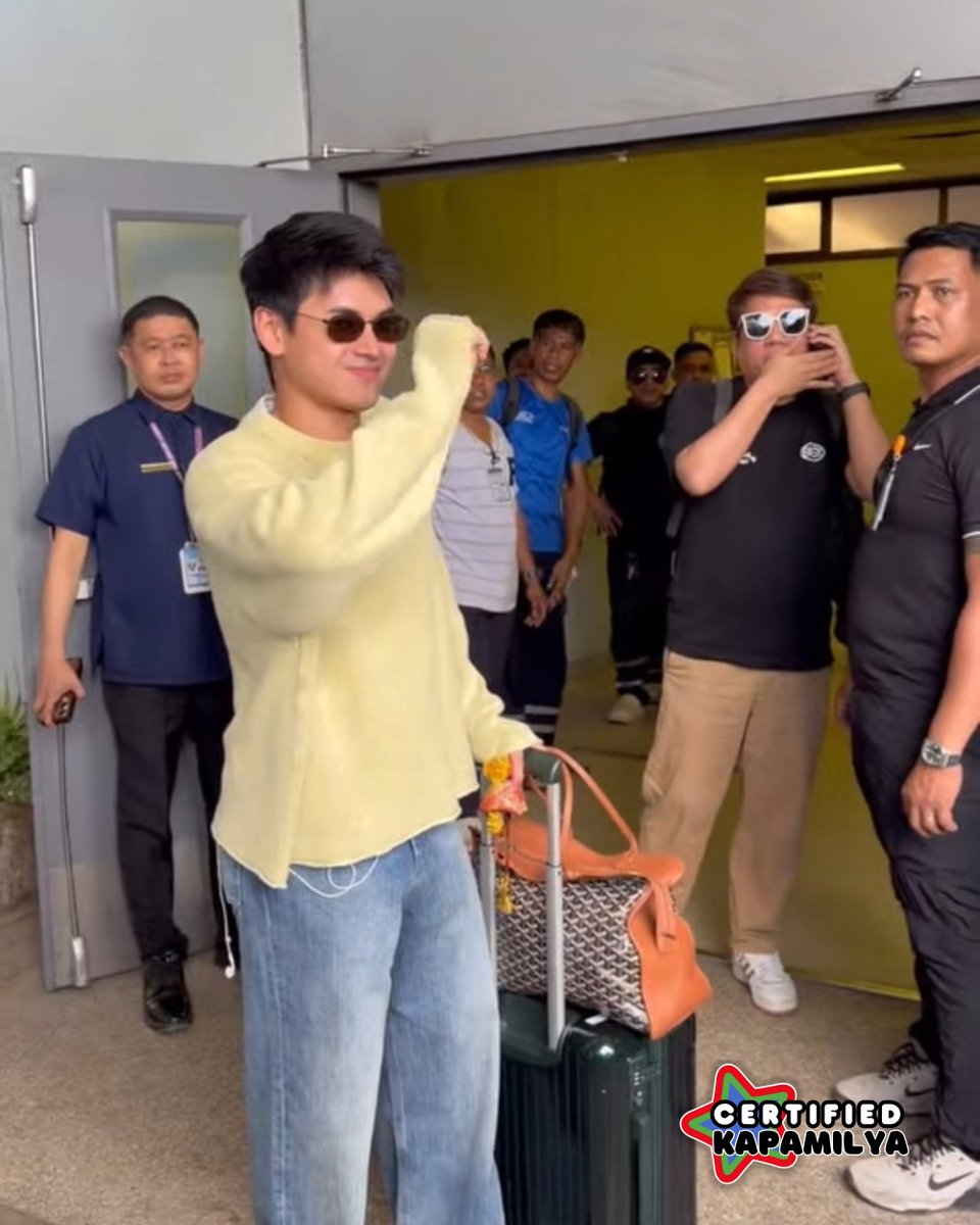 CertKap's tweet photo. Look | Mainit na sinalubong ng Cebuano fans sina Dustin Yu at Bianca De Vera. Sumama si Bianca para magbigay ng suporta sa celebrity baskteball game na kasali si Dustin Yu na gaganapin today.

Admin Two
#DustBia #DusBi https://t.co/E5Rdzux4g0