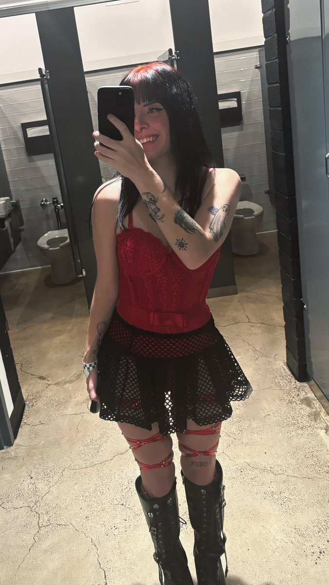 moxiimoos's tweet photo. Can one of you be my sexting buddy? I need someone to make my pussy dripping wet while I’m at dinner with my boss 😩 https://t.co/Mqlqdc36rs