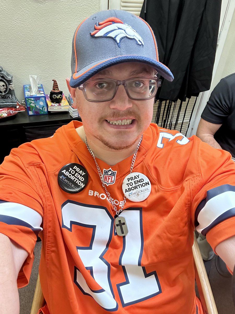 kingtobster1988's tweet photo. #orangefriday🧡 @Broncos #BroncosCountry https://t.co/bCtGqVOrLL