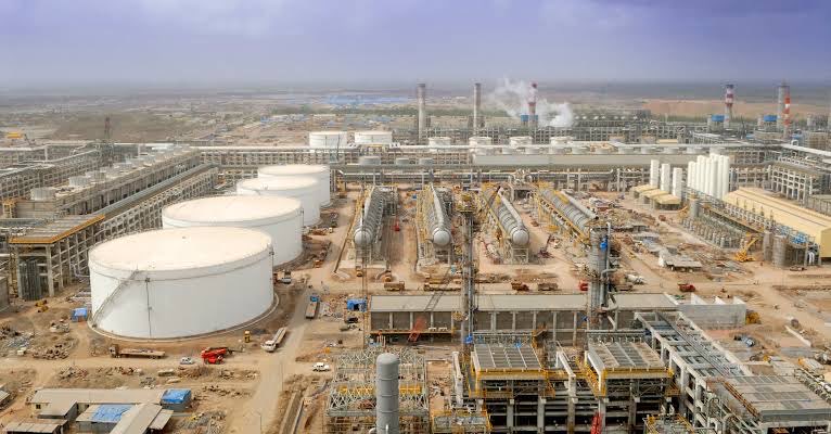 buperac's tweet photo. Think about this. 

Instead of the government of Canada giving $30 billion to Ukraine they could have built a brand new state of the art refinery that processes 1 million barrels of heavy oil. 

Your cost of fuel would be cut in half. 
But hey, laundering money is cool too I guess.