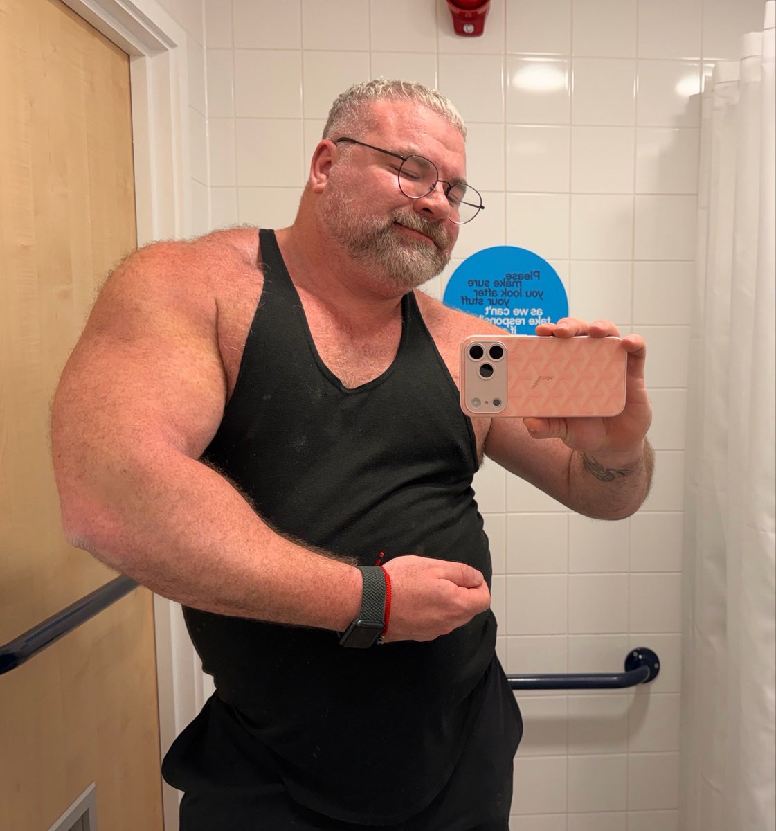 Blibblobblib's tweet photo. Here’s my belly and muscles doing the same old poses to make things normal again https://t.co/smzNTNBcaZ