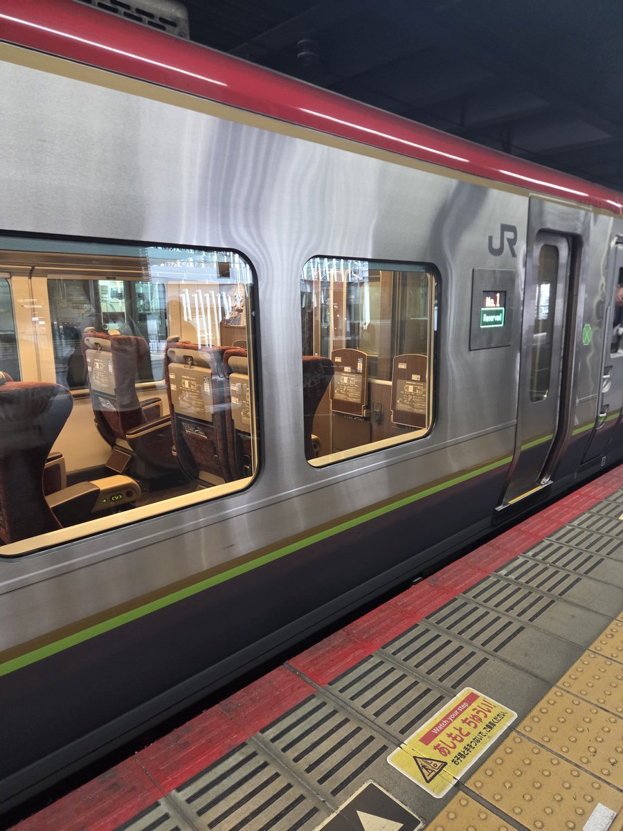 runandorix's tweet photo. 岡山からは特急南風で高知へ。
初めてグリーン車乗ります！(空いてなかった) https://t.co/H2cMSmCQVe