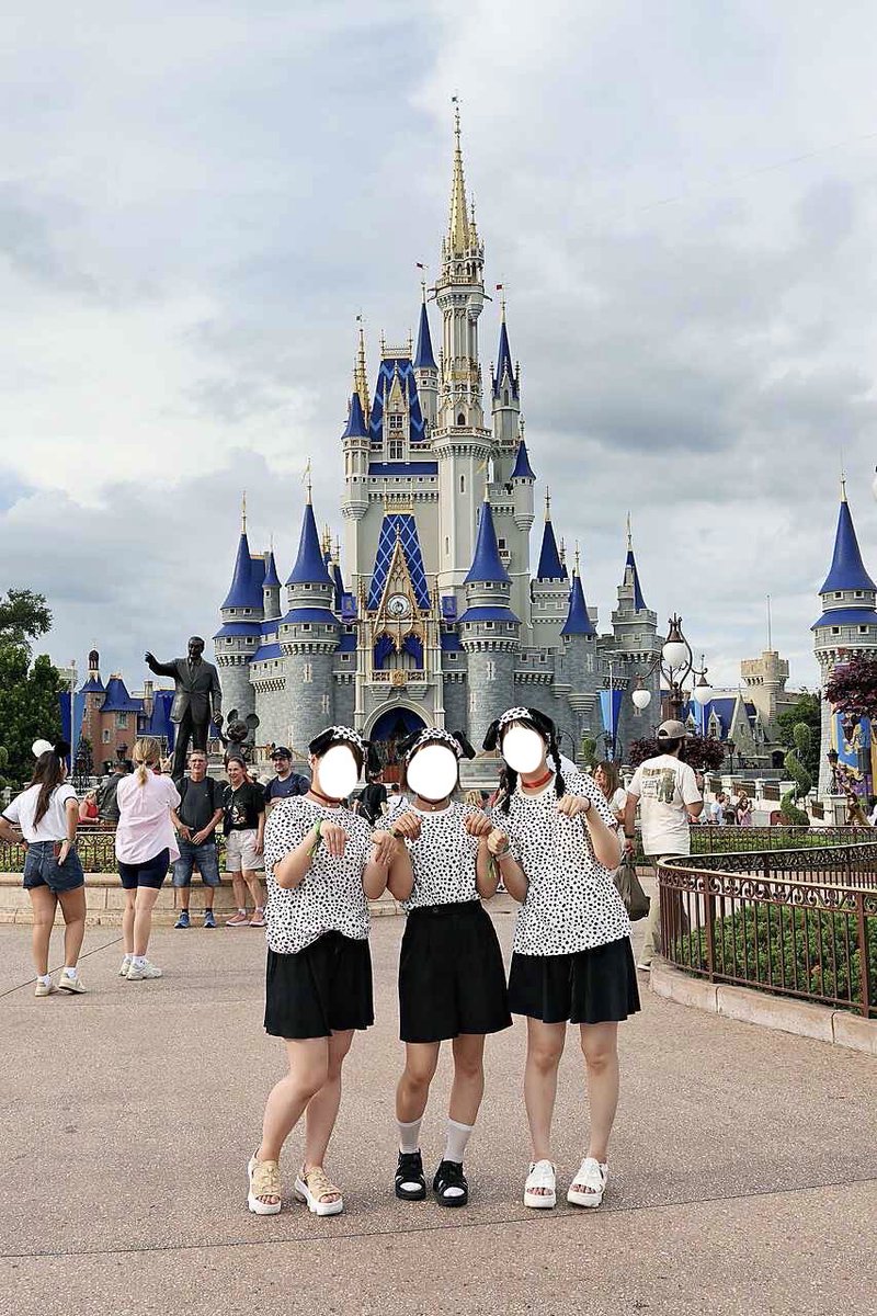 amkossm's tweet photo. 4パークのミキミニ🐭🎀制覇しました🤗✨ヴィランのショーが凄すぎて2回見たけど何回も見たい…全部規模が大きくてド派手で、本当に最高。毎日感動の連続😭8日間も楽しんだので今日の夜中に帰ります🥲 https://t.co/osnkkiszVW