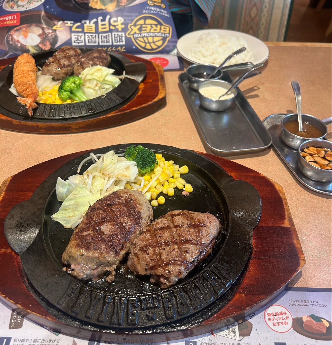 haruki_wss's tweet photo. おはようございます！

家の近くの曼珠沙華、金木犀の匂いで一気に秋モード突入しましたね🎃🍁🍄🌰

でもまだ雨ばっかで、今年は梅雨が２回あるやんって感じがします☔️

スタバの芋美味しかったー！
フライングガーデンのハンバーグは最高！
イギー専用のインスタがめちゃくちゃ人気があって嬉しい🐶💕 https://t.co/hLlDM6nAMI