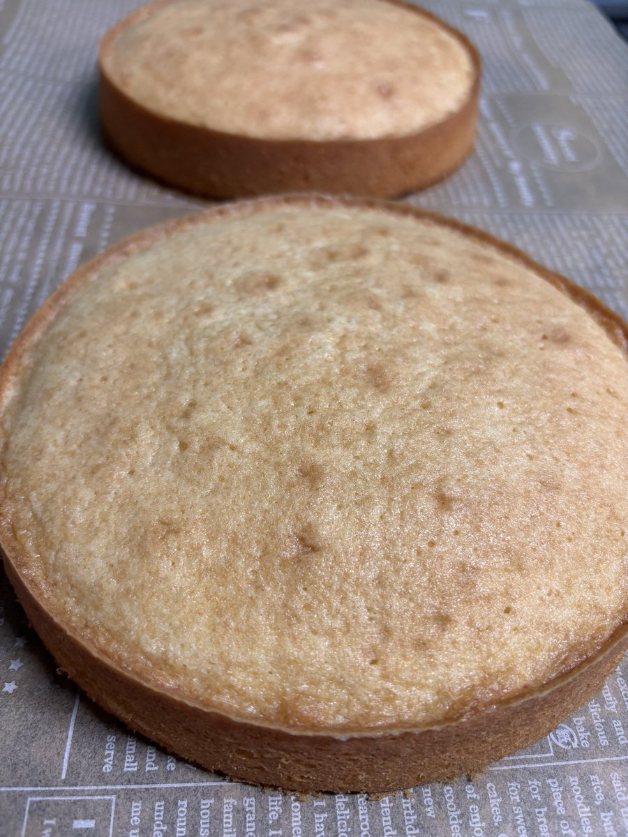 ugbakery's tweet photo. 本日ダンキングフェアにお越しくださる皆様
「ビスケットちょっとかじるだけでしょ、お昼食べて行こうかな」と思っていらしたらすみません、軽めでお願いします。
ケーキも2種類食べ比べございます🤭別腹たっぷり空けてお越しくださいませ。 https://t.co/YJMKfWurLW
