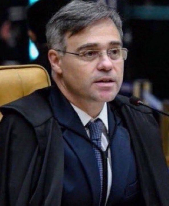 NewsLiberdade's tweet photo. 🚨URGENTE - André Mendonça determina a exclusão de mais de 1,6 mil postagens fakes contra Flávio Bolsonaro https://t.co/n3dRM0kag3
