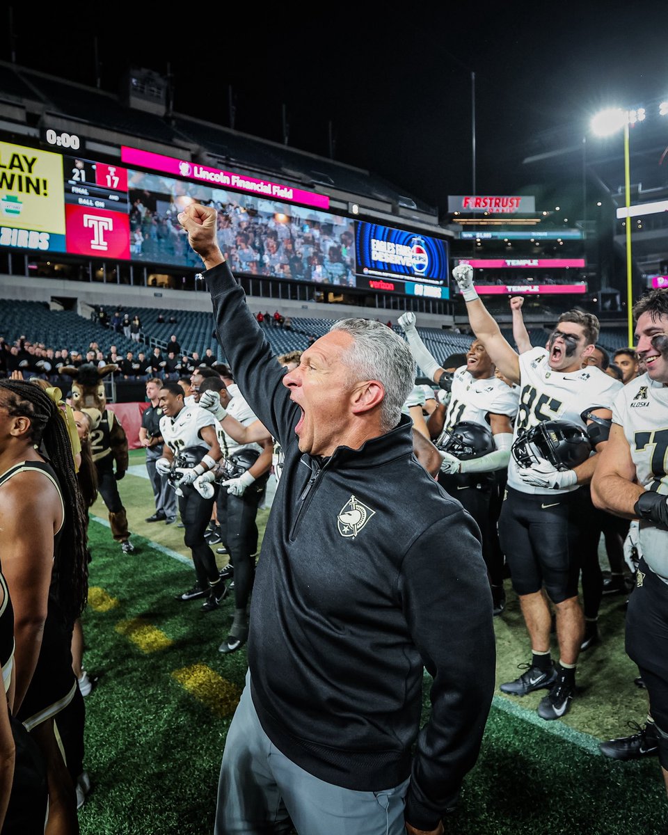 ArmyWP_Football's tweet photo. Friday night victory mood 🏴‍☠️ https://t.co/VpvG3NdkZQ