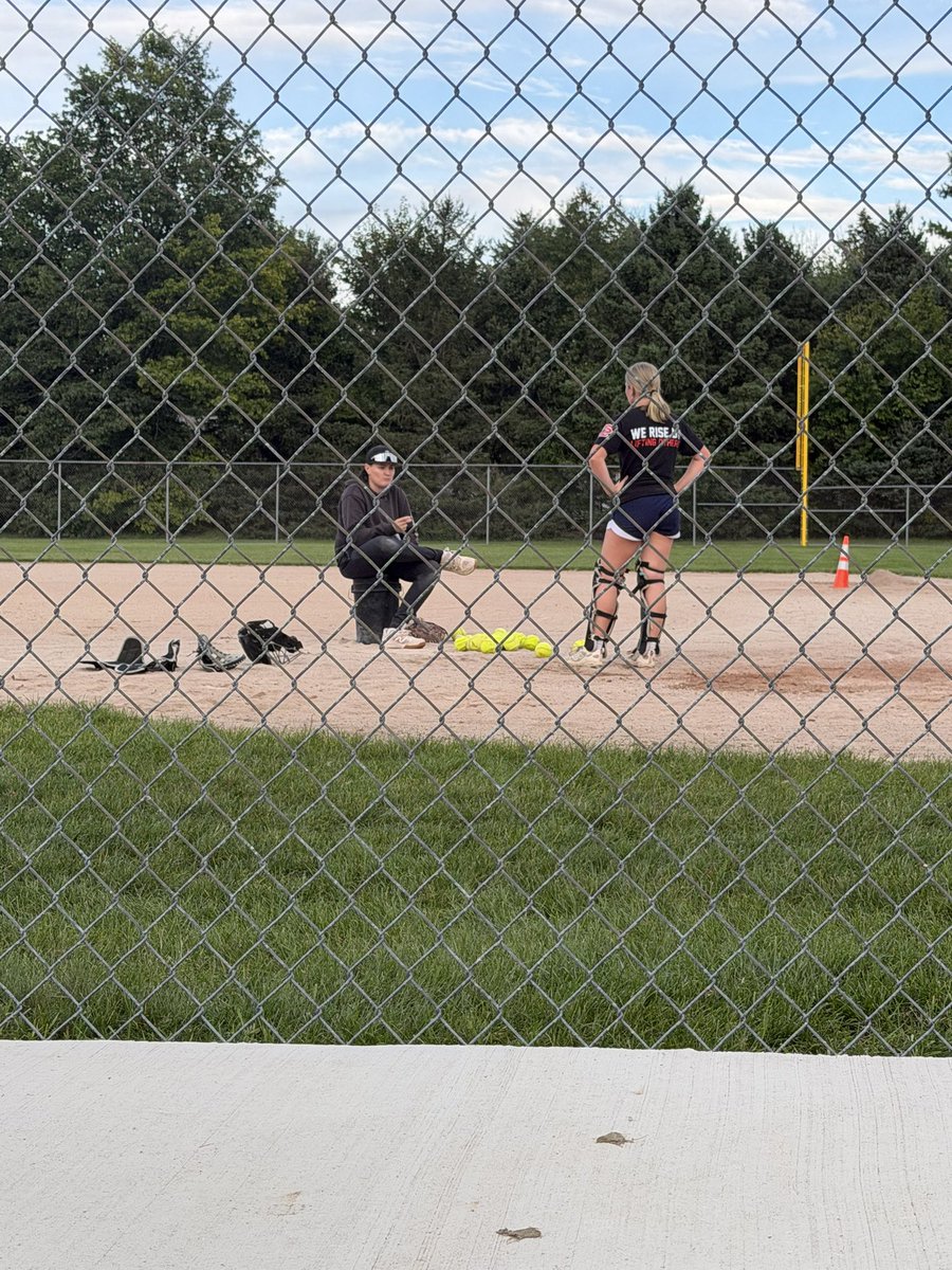 Fallynschocke29's tweet photo. Putting in the work behind the plate! Today’s session was all about improving the little things and continuing to build my game. Thankful for another opportunity to learn, get reps, and get better. #Turnin2Vandervultch #catcher #Fastpitchsoftball #T2 https://t.co/Mv477t7efh