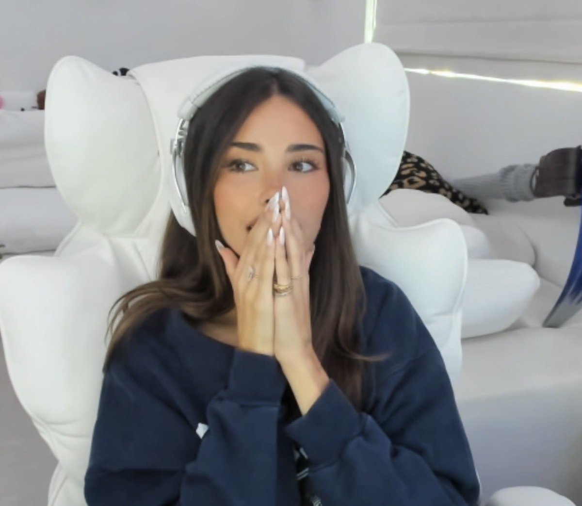 ifebeer's tweet photo. I’m getting sad just thinking about  when she ends the stream 😭😭😭😭😭 https://t.co/NZtY7s7zsd