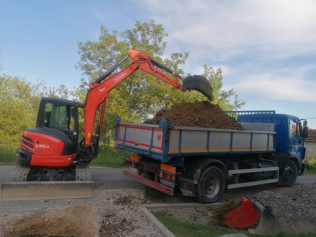 gracedavis752v0's tweet photo. Excavation and installation of concrete elements for rainwater drainage https://t.co/bYBHmaGSnT