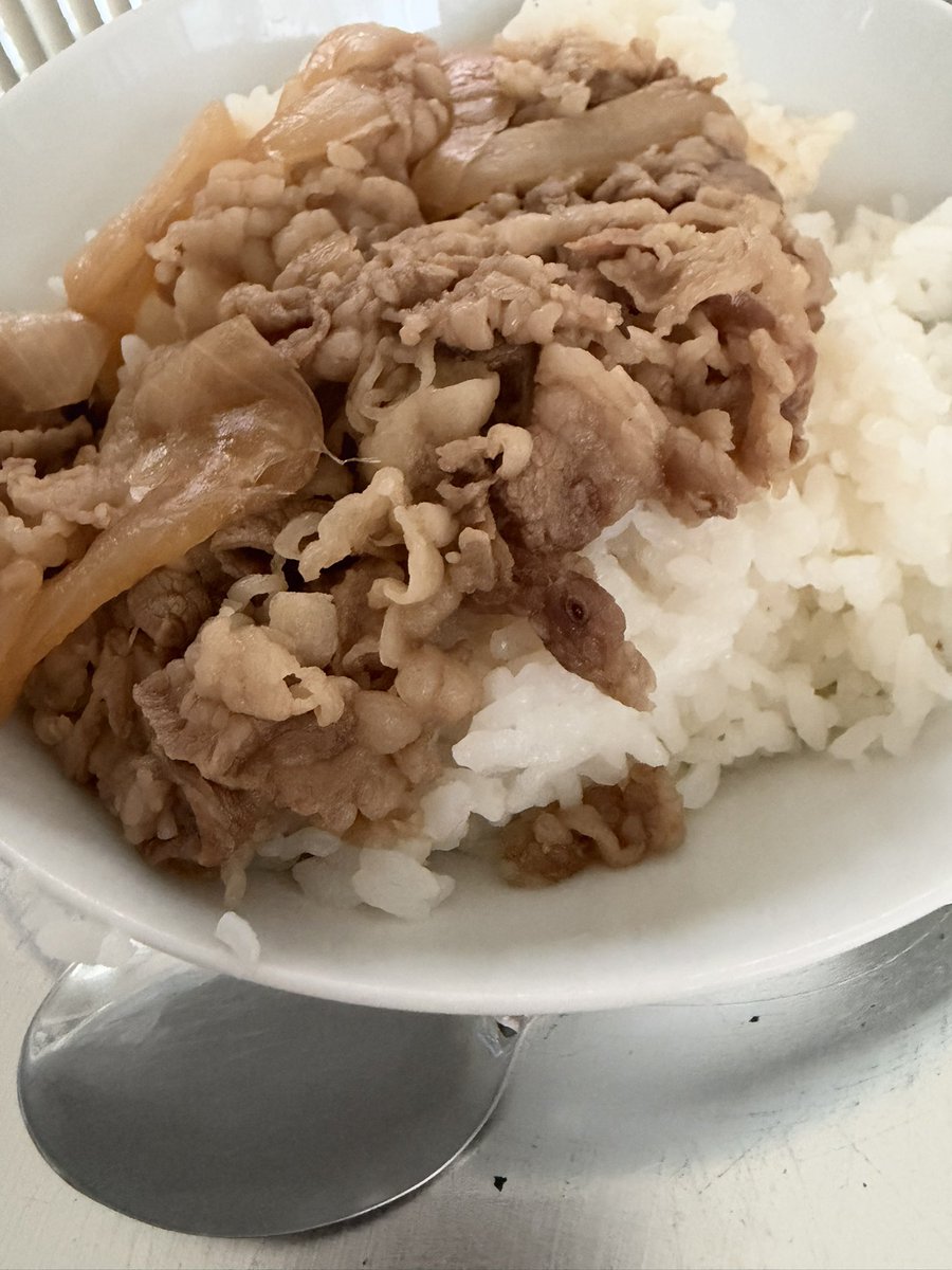 ADHDKingKing's tweet photo. 朝は牛丼食う
天候と母さんの調子が悪いから
訪問看護はキャンセルするらしい https://t.co/mAMWmGaLIZ