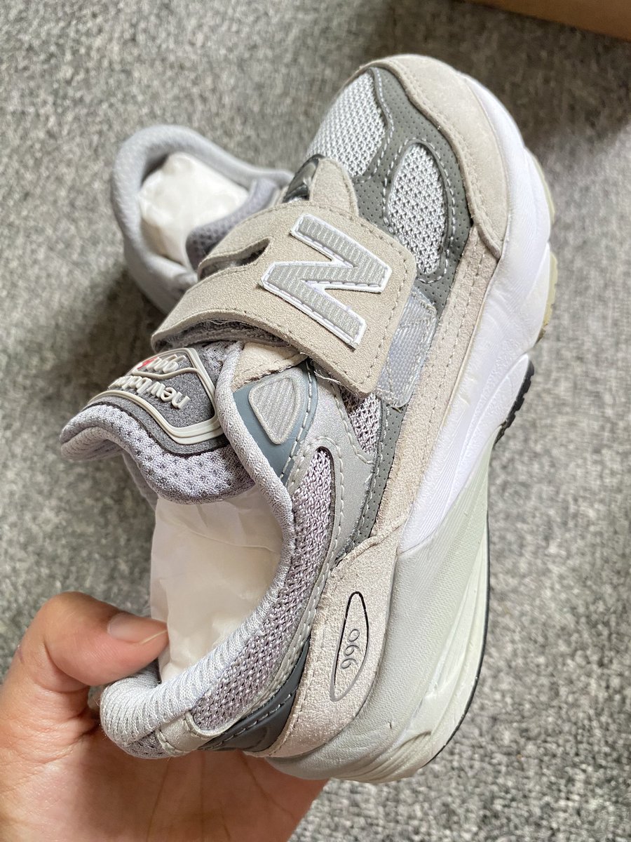 Suneo1502's tweet photo. 200k nego , sepatu NB anak 990 , second good condition. Harga 200k nego tipis. 🍊☺️ . Detail coment/dm https://t.co/BqyxobYv0e