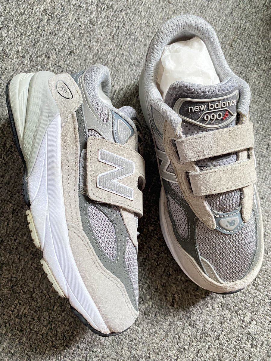 Suneo1502's tweet photo. 200k nego , sepatu NB anak 990 , second good condition. Harga 200k nego tipis. 🍊☺️ . Detail coment/dm https://t.co/BqyxobYv0e