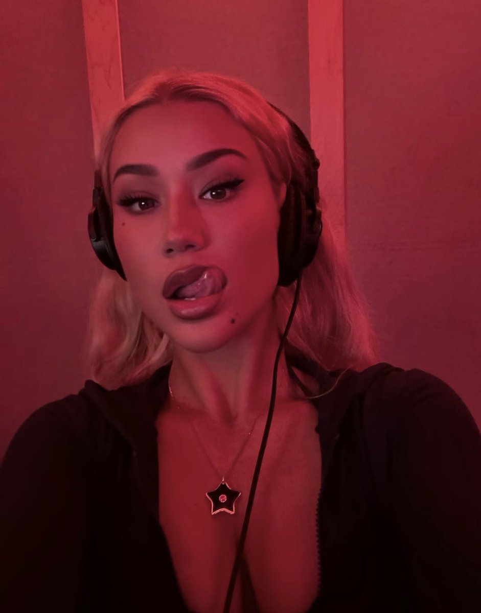 PopBase's tweet photo. Iggy Azalea reveals she’s once again recording music. https://t.co/c1WZGpt8kj