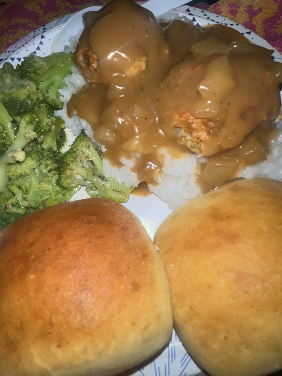 DeanDash768367's tweet photo. Menu: ground chicken meatballs, jasmine rice, gravy, broccoli and rolls. Don’t have much of a appetite, but I have to put some on my stomach https://t.co/WhEjvPE4zB