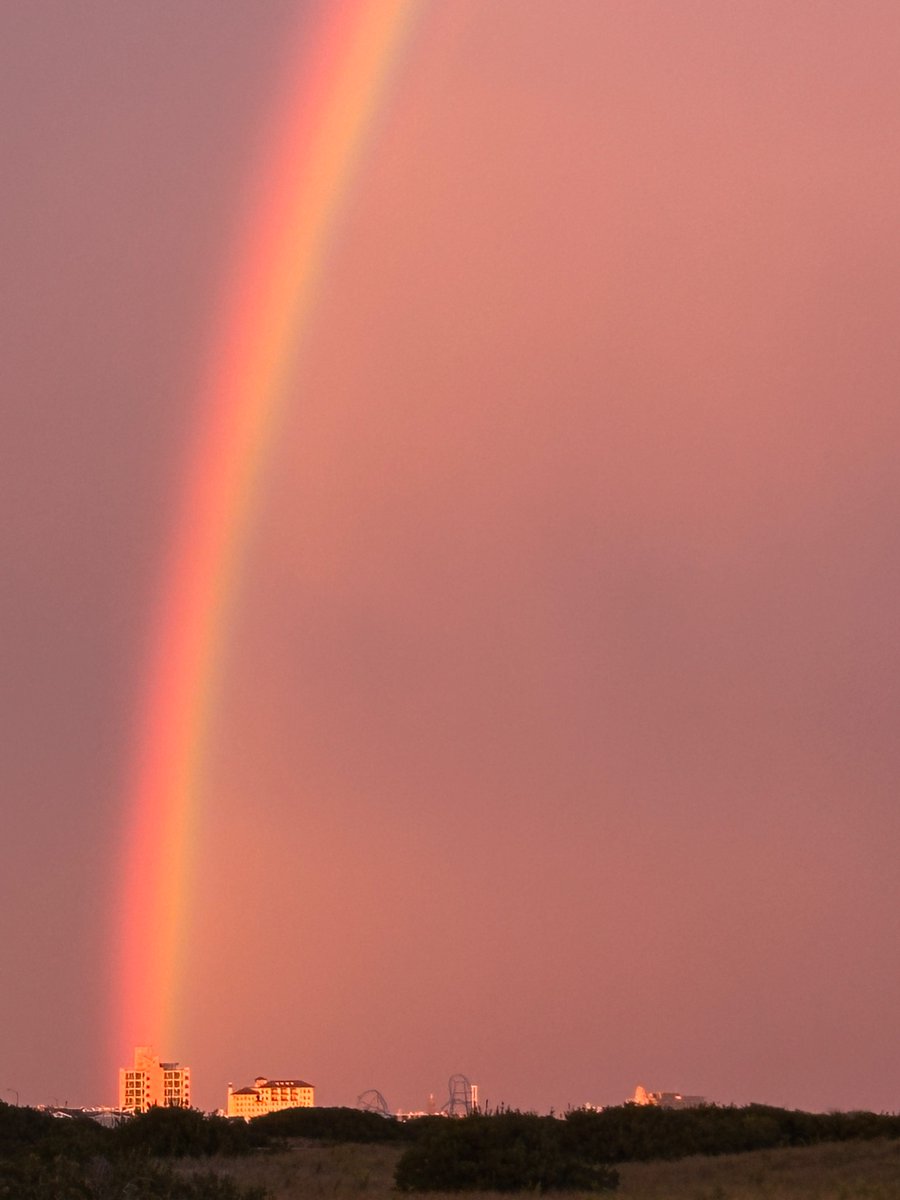 GeigerSteven's tweet photo. #NorEaster Ocean City NJ tonight right before sunset https://t.co/mTuhIU0qT2