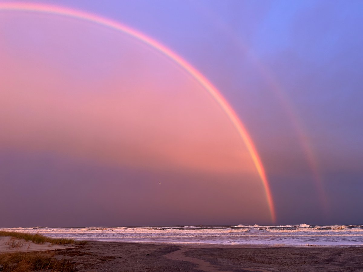 GeigerSteven's tweet photo. #NorEaster Ocean City NJ tonight right before sunset https://t.co/mTuhIU0qT2