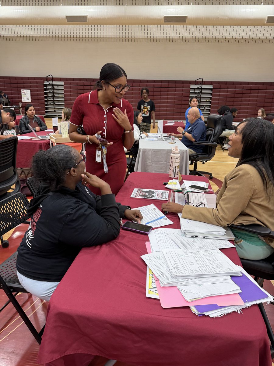 BelzerBears's tweet photo. 📚Huge thanks to our amazing community for the incredible turnout at parent-teacher conferences. It truly takes a village, and we love ours. ♥️ https://t.co/X3UcEid9ui
