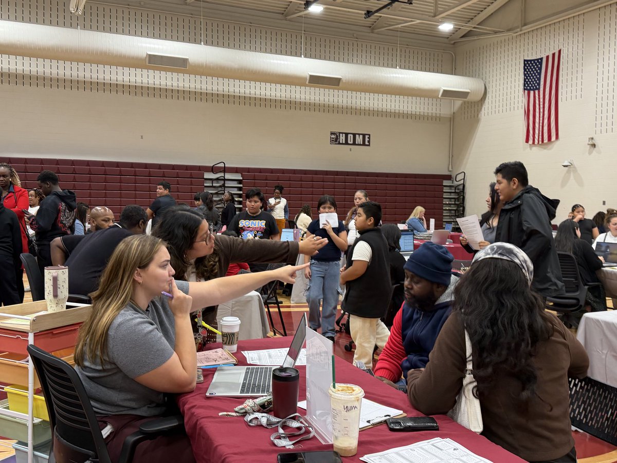 BelzerBears's tweet photo. 📚Huge thanks to our amazing community for the incredible turnout at parent-teacher conferences. It truly takes a village, and we love ours. ♥️ https://t.co/X3UcEid9ui