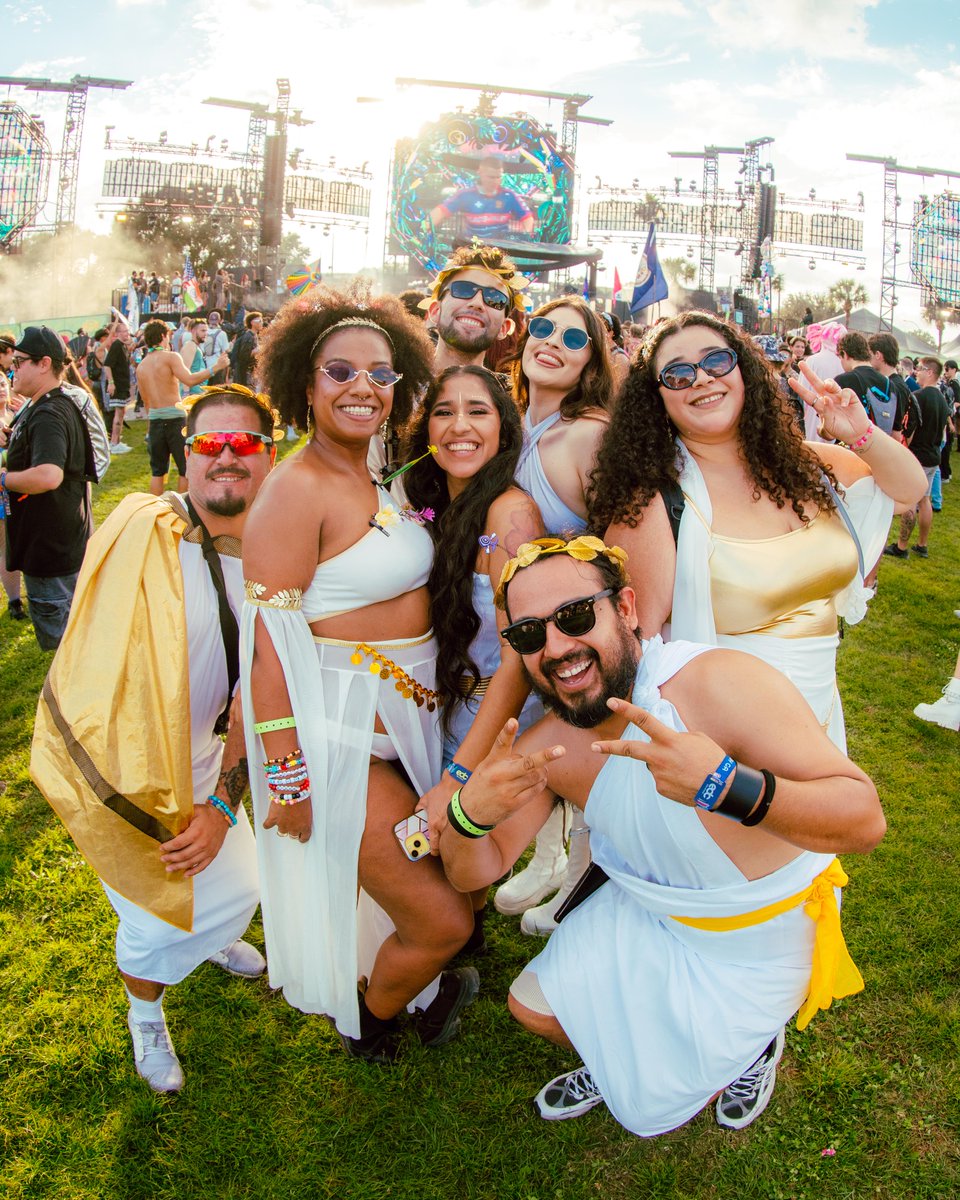 EDC_Orlando's tweet photo. we love you EDC Orlando fam 🫶 drop a love letter to your rave fam in the comments 💖 https://t.co/Sw9o5FFmwI