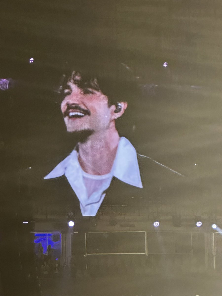 conexaojao's tweet photo. Seu sorriso é tudo pra gente! 
#TurnêMemóriasPóstumas https://t.co/iiLRNWxyyS