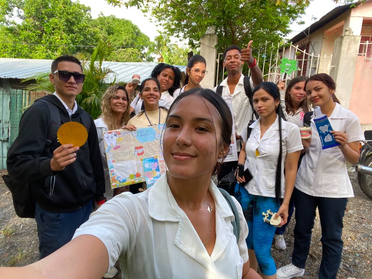E_Rectora's tweet photo. Estudiantes de 2do año de Estomatología de la Universidad de Ciencias Médicas de Las Tunas en la avanzada d las actividades de promoción de la salud, hoy en la Comunidad d San José d la circunscripción 103
#RedJuvenilComunitaria #RIUP
@UJCdeCuba  
@LorenzoOsbel 
@YelenysLasTunas https://t.co/AmQXfXeofx