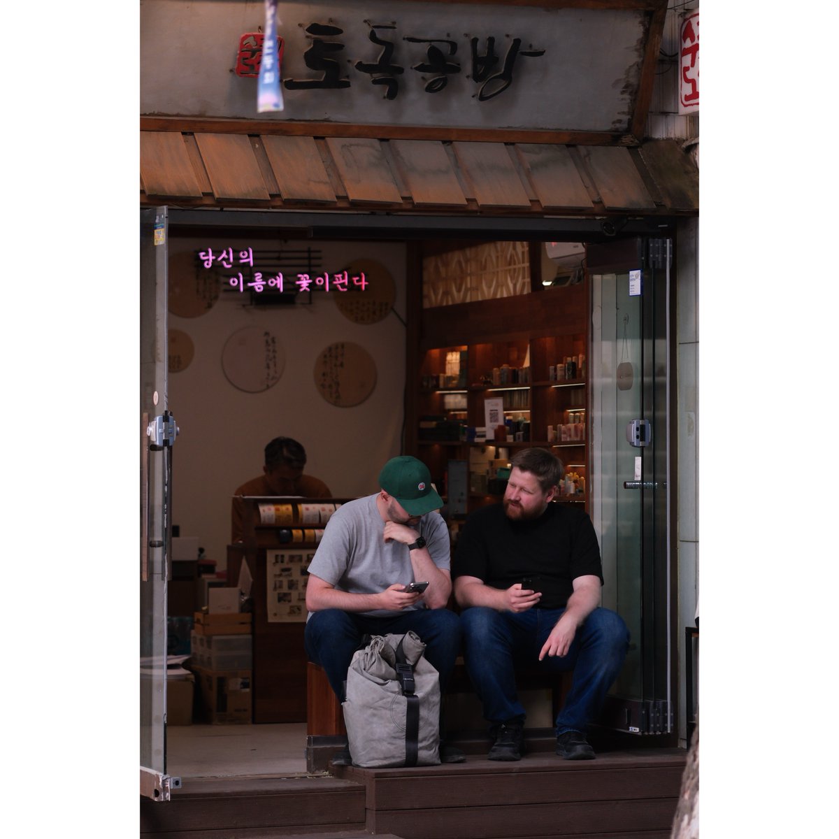 brooklynroac7b's tweet photo. A stranger. https://t.co/tqBJdLpJos