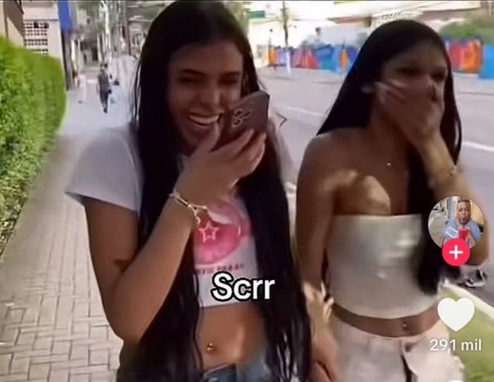 stupidsorng's tweet photo. @vsprtnxcx13 @ederpoet a Beyoncé ali como se ela fizesse algo https://t.co/HkbQkKljVk