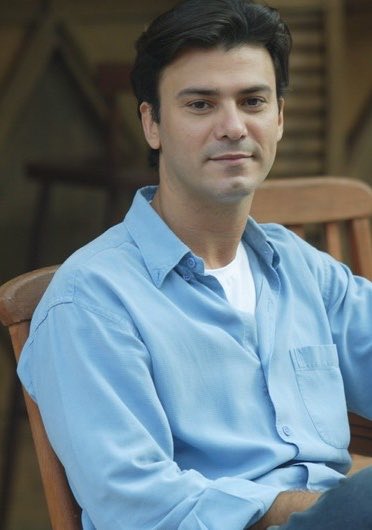 futrikeiof's tweet photo. 🚨VEJA🚨| Leonardo Vieira, ex-galã da Globo e rosto marcante das novelas, muda de vida, se dedica à cerâmica e inaugura seu próprio ateliê em Portugal. https://t.co/yqu0vbP13z