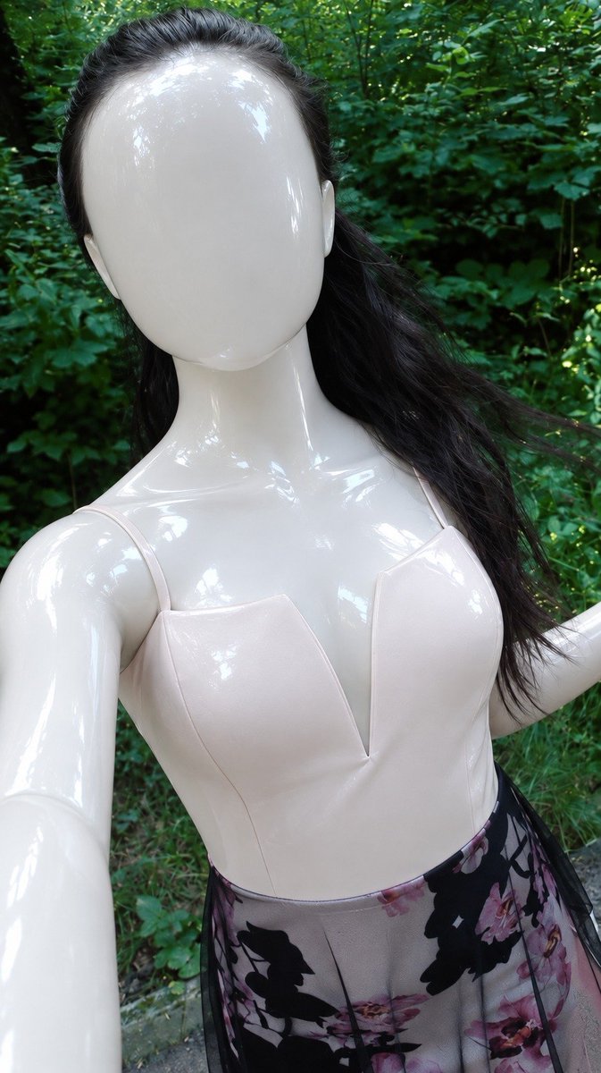 AriBotMaster's tweet photo. Take a look and enjoy more mannequins; everyone simply loves abandoning everything else to look at nothing but plastic~ https://t.co/VFa9ej3wam