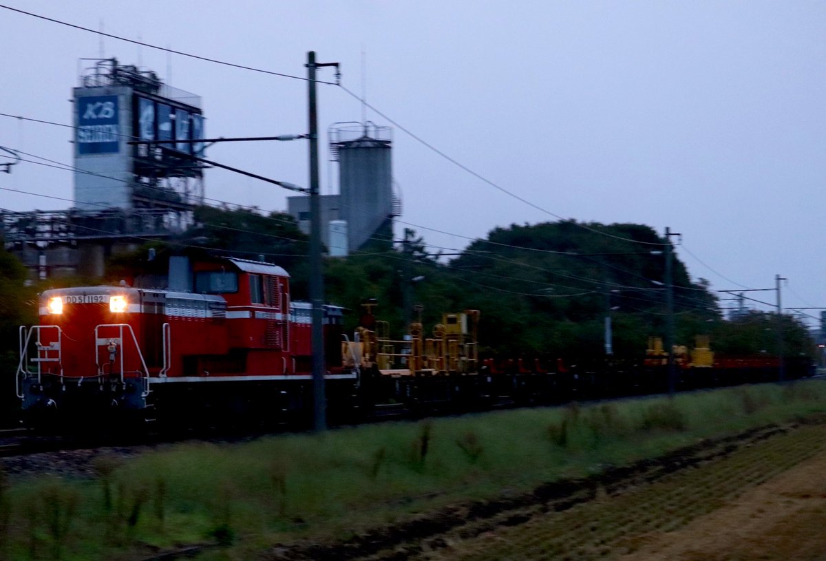 Katsu_4060's tweet photo. 2026/09/26 撮影
工9588レ(金沢工臨返空)
DD51-1192+ﾁｷ10b
雨で暗かったので記録程度に撮影 https://t.co/KO9j7uvYjk