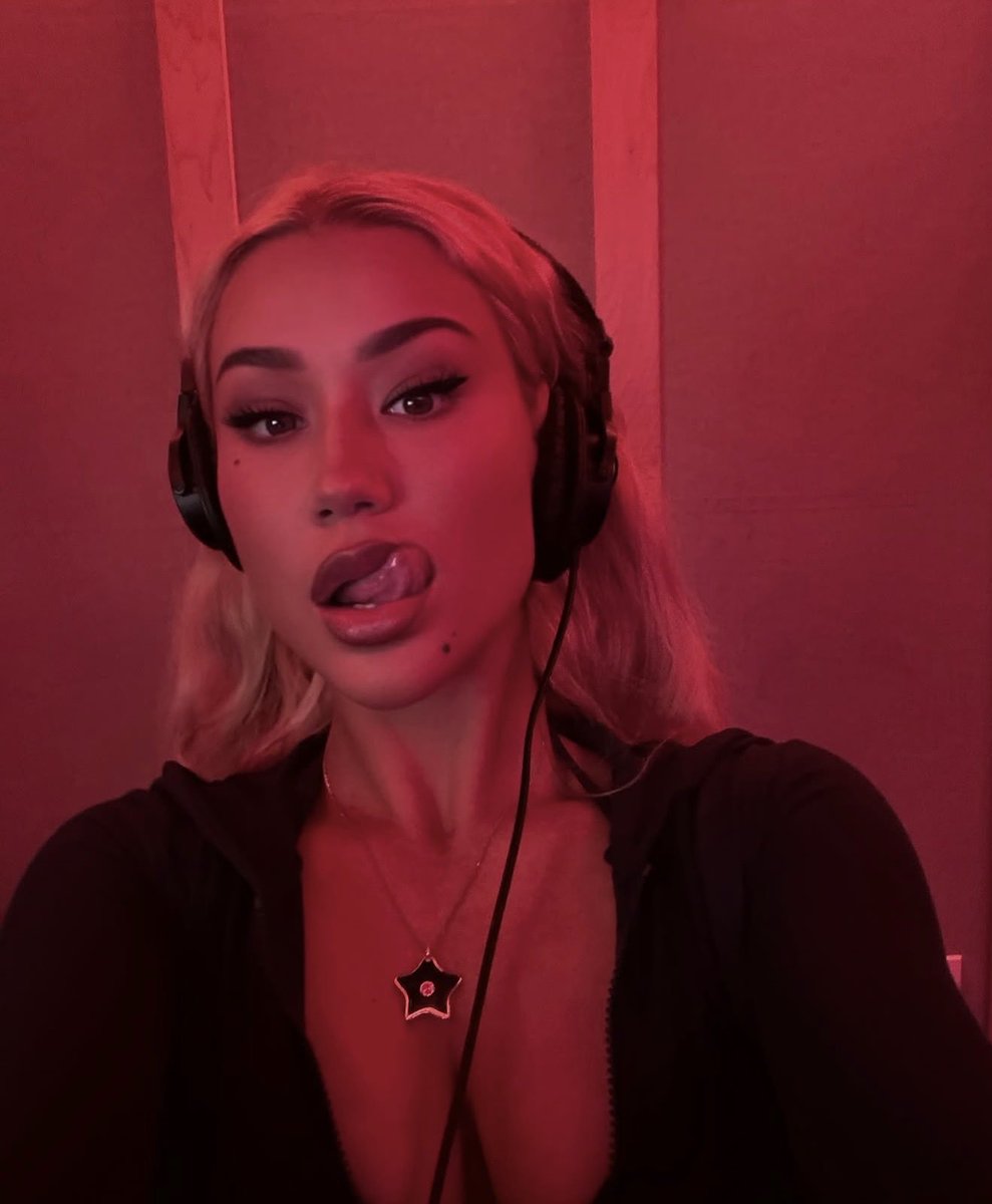 FearedBuck's tweet photo. Iggy Azalea reveals she’s back in the studio working on new music. https://t.co/5kPgO4GshZ