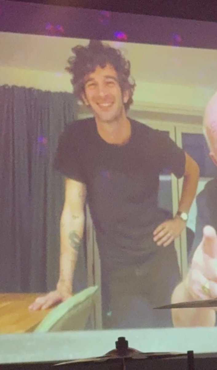 _sistermorphine's tweet photo. hand on hip grinning while lying to our fucking faces but i forgive him https://t.co/b7rJ00nDFW