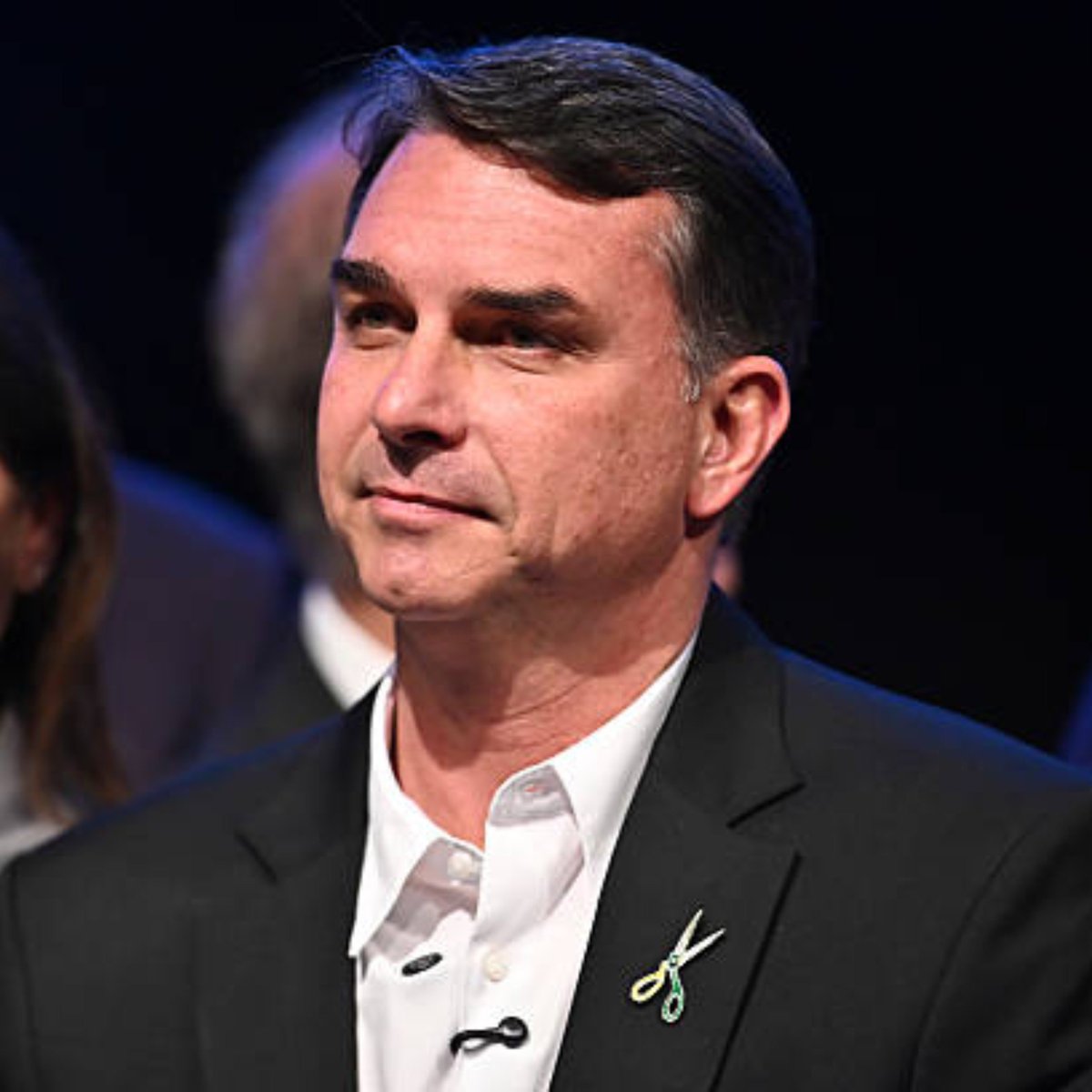 CentralDaGavea's tweet photo. 🚨 Flávio Bolsonaro é contra cassinos online, mas quer manter as apostas esportivas (bets).

Segundo ele, apostas em eventos reais como futebol, vôlei e tênis podem ser controladas, assim como a Mega Sena. 

A rejeição dele é só aos cassinos na internet.

🗞️ @UOL 
📸 Reprodução https://t.co/kd8LXjMP7i