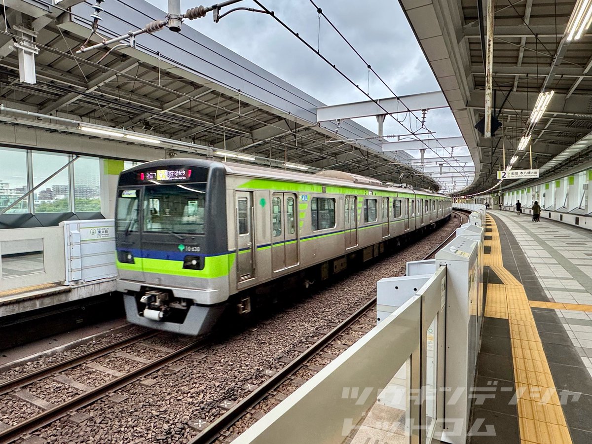 com_train_com's tweet photo. 東京都心部を東西に貫く都営新宿線。

乗り換えが不便な駅が多いというデメリットはあるものの、使い方次第では主要駅をカバーできるのは地味に強いポイント。

新宿から岩本町（秋葉原）まで、“各駅停車”ながら約13分で結びます。

#都営新宿線 https://t.co/83fIM8FIIC