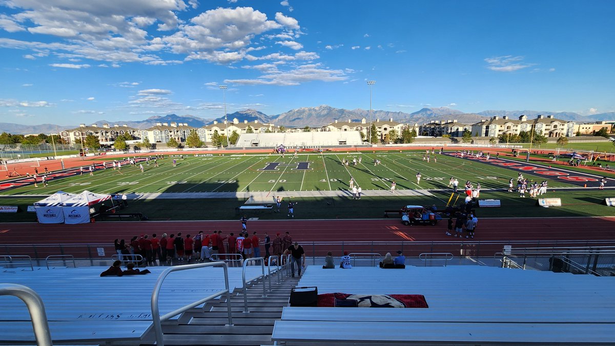 UTSportsAction1's tweet photo. Lehi Pioneers π£βͺοΈπ @ Herriman Mustangs π΅π΄π΄ tonight #UTHSFB #HSFB #hsfootball @LehiFootball @HHSMustangFB https://t.co/zBKSlYS3CQ