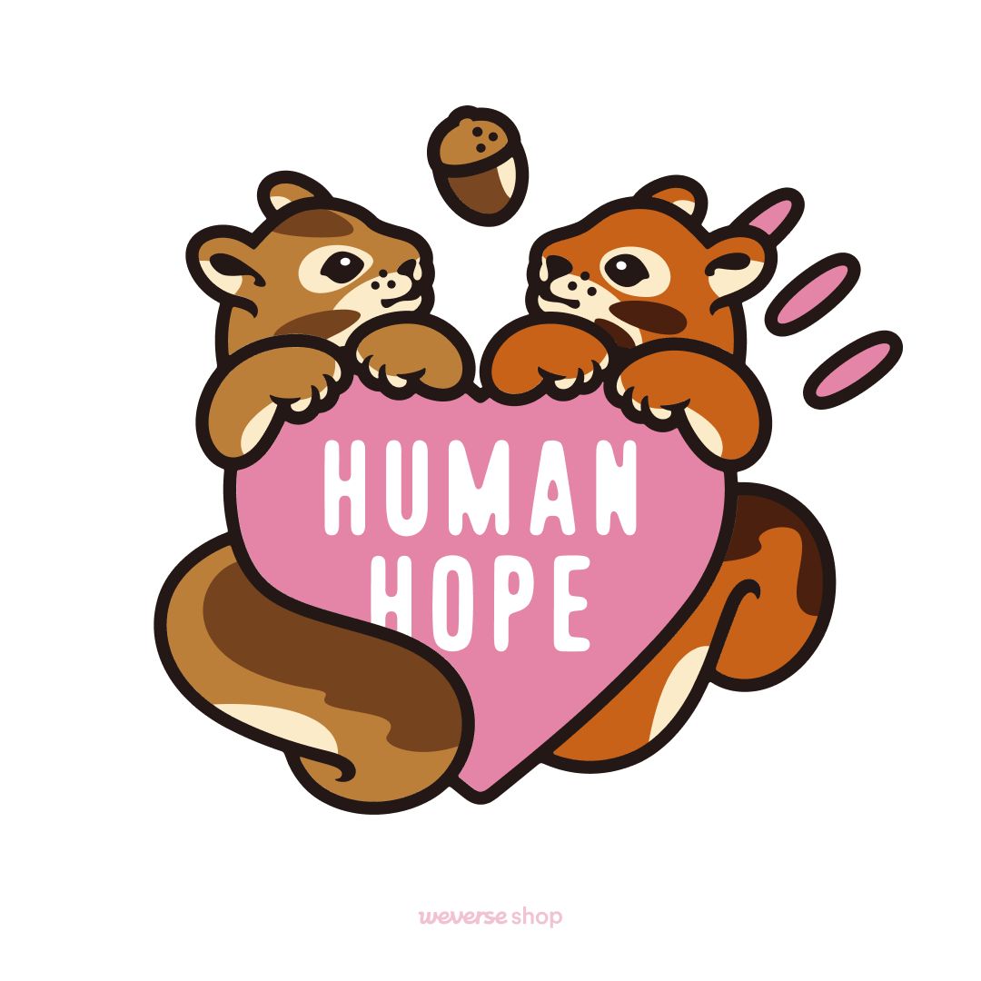 weverseshop's tweet photo. 🔊 j-hope x HUMAN MADE 콜라보레이션 'Human Hope' 판매 안내

#제이홉 과 HUMAN MADE의 협업으로 완성된 'Human Hope' 최신 컬렉션을 #위버스샵 에서 만나보세요!💗

🛍️판매 상품 : Denim Work Jacket (Navy Indigo / Blue Indigo), Chino Pants, Sweatshirt, Graphic T-Shirt (Season 2) Black / White, Pink Heart Graphic T-Shirt Black / White, Bucket Hat, Heart Socks, Pouch Cross Bag, Heart Passcase, Hariko, Umbrella, Pins Set (Red / Green), Container Box 50L (Orange / Brown), Container Box 20L (Beige / Brown), Rubber Coaster (Beige / Brown / Orange), Ring Set (Season 2), Key Charm (Season 2)

* 본 판매 건은 선 제작된 수량 기준으로 진행되며, 준비된 수량 소진 시 조기 품절될 수 있습니다.

🗓️판매 기간 : 9월 26일(토) 9 AM ~ 재고 소진 시 (KST)

🛒#WeverseShop : https://t.co/mM1RatmCyK

#위버스 #Weverse
#BTS (@bts_bighit)