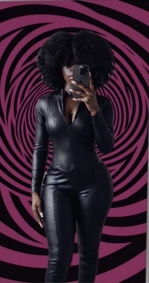 Joeivutt's tweet photo. Leather Curves Control 
This is what real power looks like♠️

Submit to goddess 
@goddesslaila668

#BNWO #BlackQueen #Femdom #LeatherDomme #WhiteBoi #Raceplay #Goddess #AfroPower #ServeBlack #DarkFeminine https://t.co/4y5vjdPHZu