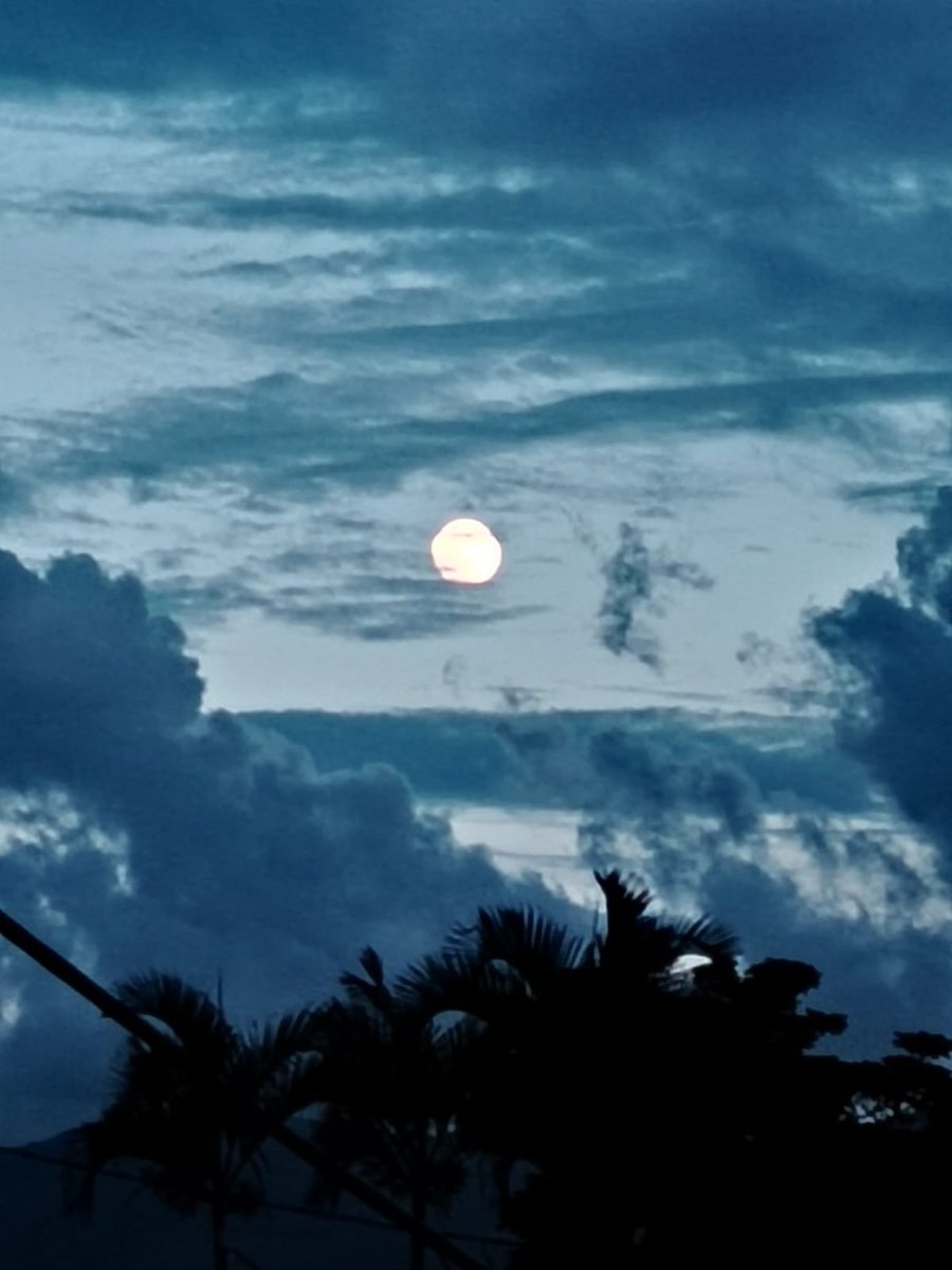 soydeituango's tweet photo. Está noche La Luna desde la loma de matasano norte Antioqueño, La ESE https://t.co/pg15DKWjSF