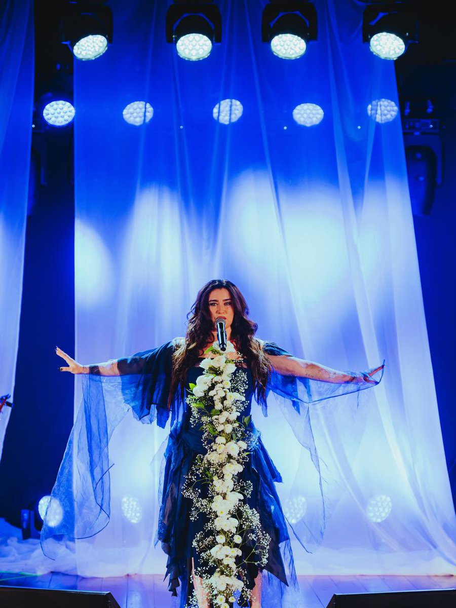 jaureguilineBR's tweet photo. “Belo Horizonte eu ainda estou com o pensamento no último show, que lindo que foi, eu sou tão grata por toda vez que canto para vocês, Brasil. Obrigada do fundo do meu coração por me darem tanto amor, por cantarem cada palavra junto comigo com tanta energia e por fazerem esses shows serem tão especiais para mim, eu sou muito sortuda por ter isso! Te amo muito, até a próxima!” 

Lauren Jauregui publicou no Instagram