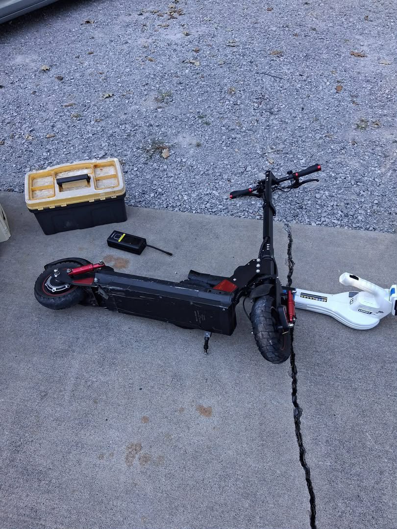 SarahMarsh673's tweet photo. Annnnd Another One Bites the Dust.... almost 200 miles on this one so not too bad.  But when it wore through it popped the inner tube. Which can ONLY be ordered through Super Cycles in Myrtle Beach so he will be waiting for a few days for the Mail and will have to learn patience! https://t.co/gAvX9vyvyc