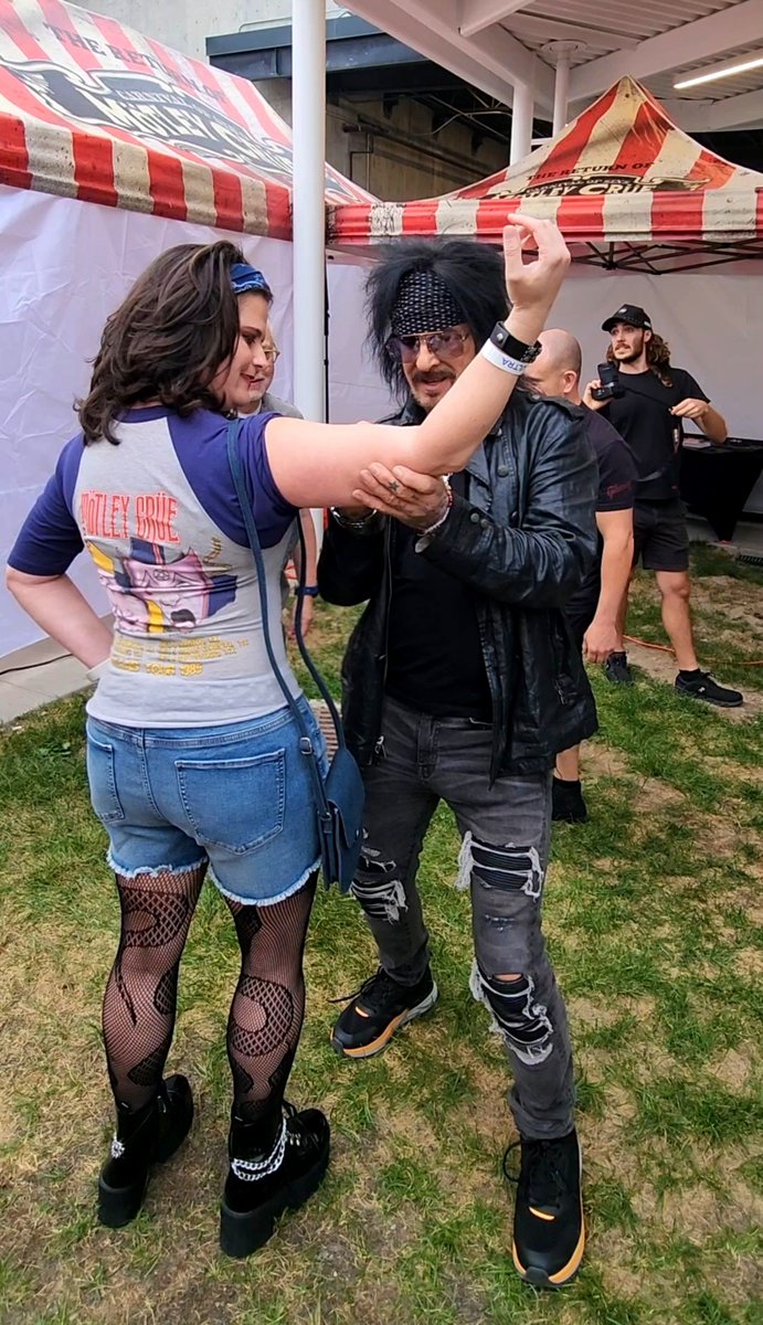 jamietx81's tweet photo. @NikkiSixx SLC show was 🔥-we def got all sweaty &amp; shit! 😂 Still cant believe THIS happend! 😵 inking it today. 

You asked about my shirt. Not thrift shop, got it from another TX Cruehead purch new fm TOP tour.
 
❤️ you all (but ur my fav) Ty4the 🎶 &amp; taking time to sign me! https://t.co/QQYWQqI1SD