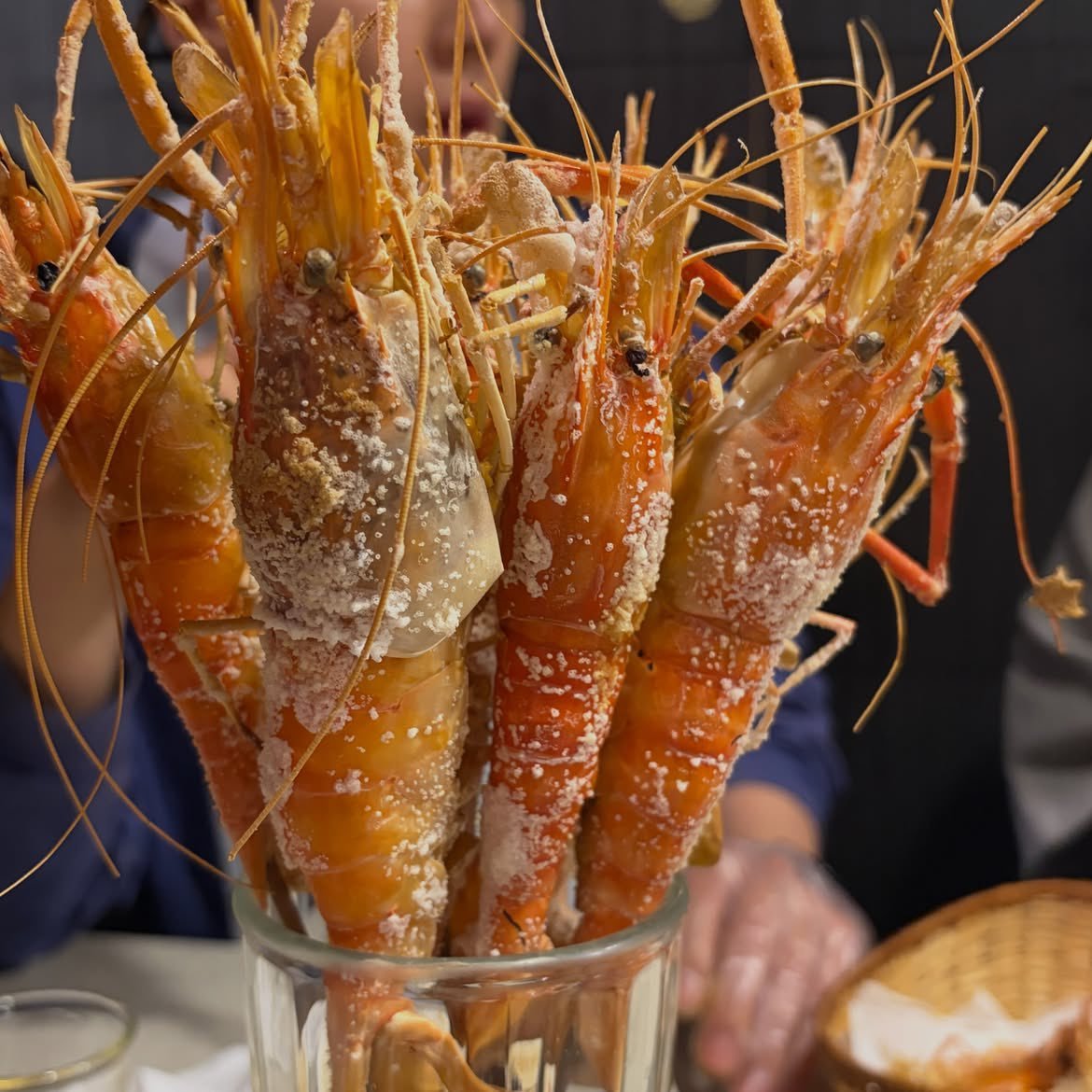 myjuyz_seonho's tweet photo. the eyeglasses behind his head are already such a big giveaway that it’s him, plus those big hands in gloves and ofc the shrimp he’s been yapping about how delicious they are 🤭 https://t.co/2xdSrLPsS7