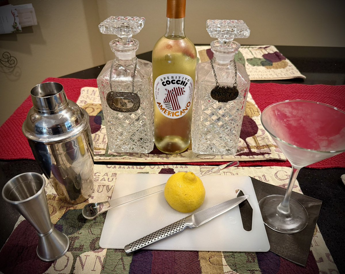 mlzema's tweet photo. It’s #Friday #HappyHour!🕔
#TWEETYOURDRINK
#Vesper #Martini #Stirred
#Salute! #Cheers! #Sköl! #LChiam! #Santé! #Sláinte! #NaZdrowie! #OogyWawa! #Prosit! #OkoleMaluna! #Ziveli! #Serefe! #CinCin! #Kampai! #Prieka! #Evviva! #Gesondheid! #ZeiGazunt! #Saúde! #Acclamations!🍸 https://t.co/3zqldvvwiD