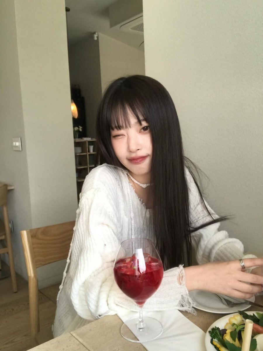 hazelinekus's tweet photo. hiiii morning luvly wardens &amp; demigods 🌬️🫧 kmna kita today? :3 kmnapun asal barengan me egk msalah OH jgn lupa smua'a sarapan dlu, egk blh minta my sarapan gw beli sndiri yaaa😋 smangat today kita ospek smoga smakin akrab stelah ini🩷⛄️👯‍♀️👯👯‍♂️ https://t.co/lkctebNQ82