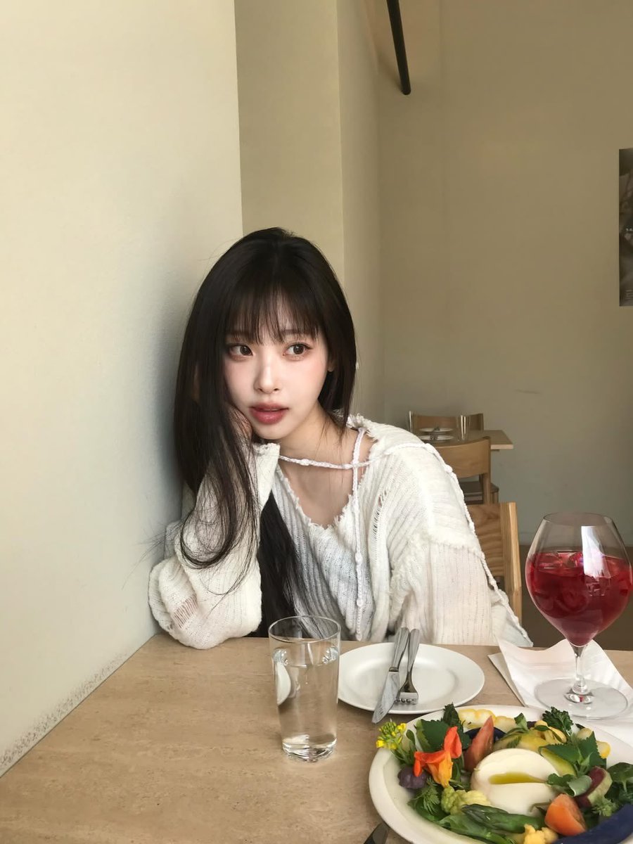 hazelinekus's tweet photo. hiiii morning luvly wardens &amp; demigods 🌬️🫧 kmna kita today? :3 kmnapun asal barengan me egk msalah OH jgn lupa smua'a sarapan dlu, egk blh minta my sarapan gw beli sndiri yaaa😋 smangat today kita ospek smoga smakin akrab stelah ini🩷⛄️👯‍♀️👯👯‍♂️ https://t.co/lkctebNQ82