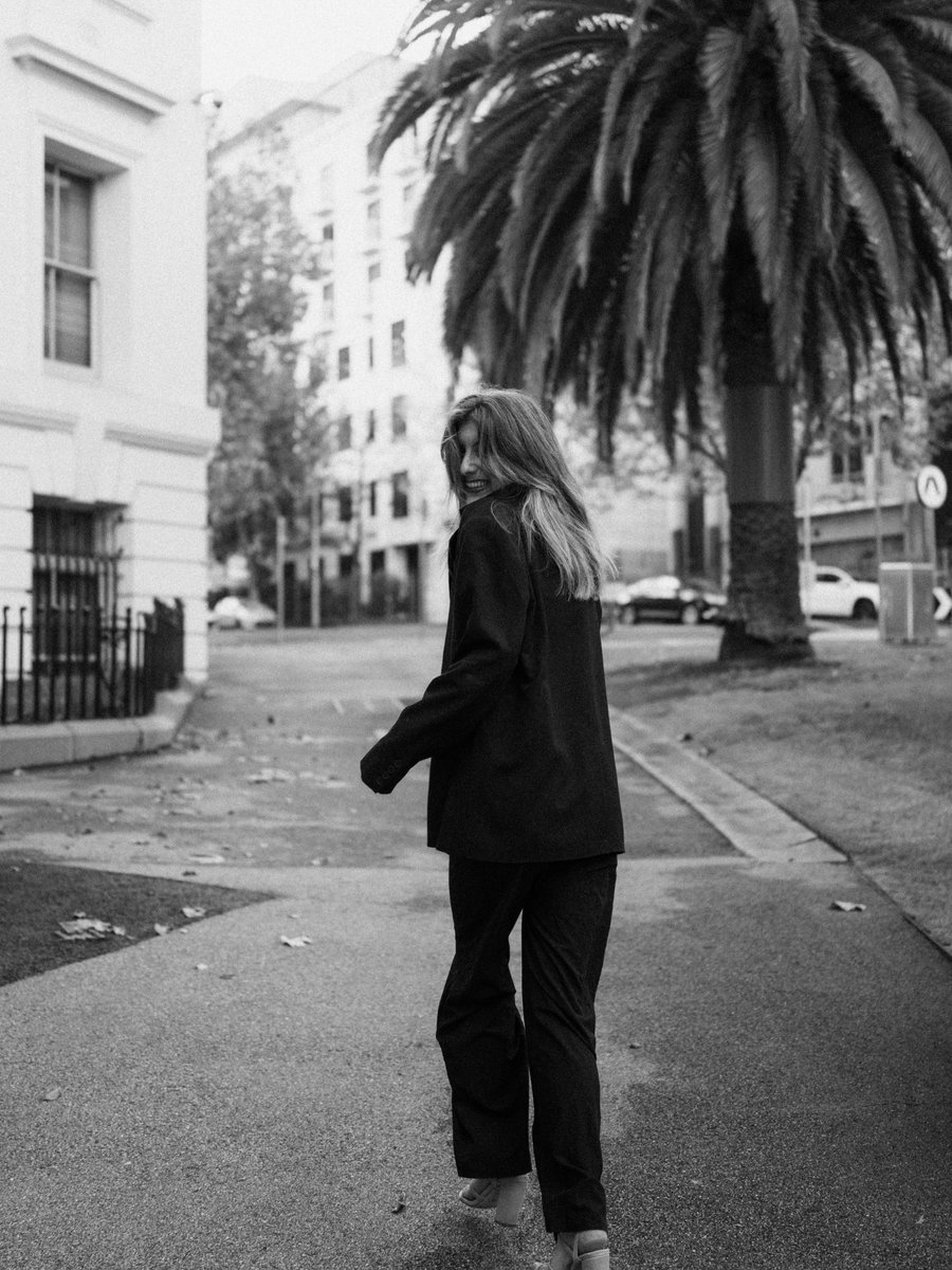 oliviaadamstarr's tweet photo. City shoot with @bxn. dng https://t.co/ldKyUgcptb